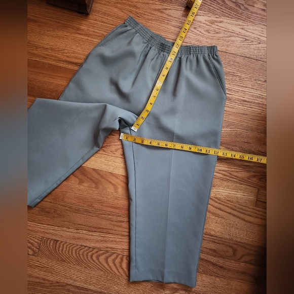 Capri Pull on Style Sage color Vintage - Picture 9 of 10